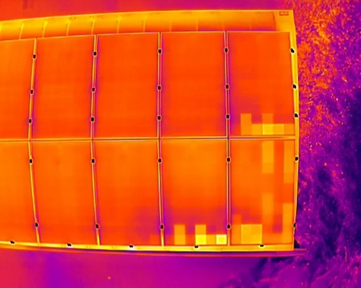 Erkennung defekter Zellen von PV-Modulen mittels Drohnenflug & Thermografie